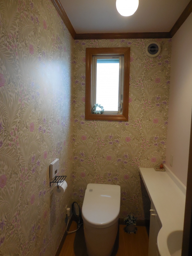 トイレ床壁リフォーム 香川県高松市のオーダーカーテン専門店 布物語 カーテン ブラインド ロール カーテン インテリア用品を提案します