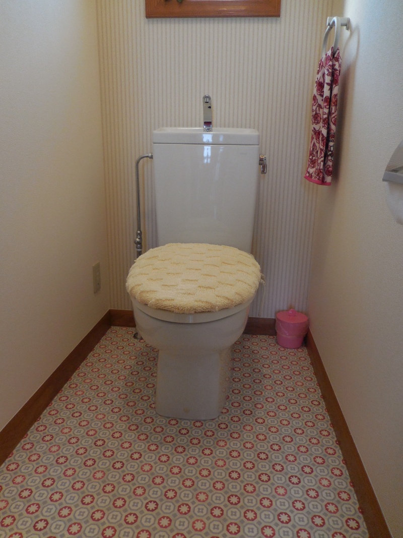 トイレ床壁リフォーム 香川県高松市のオーダーカーテン専門店 布物語 カーテン ブラインド ロール カーテン インテリア用品を提案します